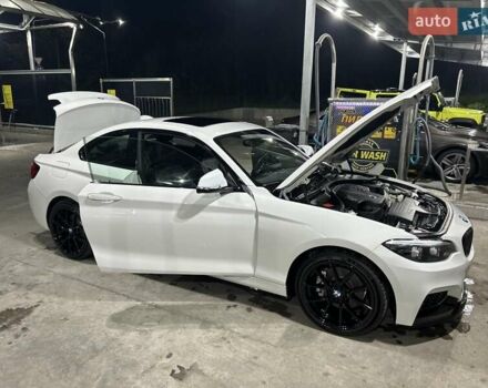 Белый БМВ 2 Серия, объемом двигателя 2 л и пробегом 21 тыс. км за 15000 $, фото 7 на Automoto.ua