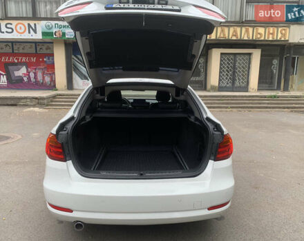 Білий БМВ 3 Серія ГТ, об'ємом двигуна 2 л та пробігом 165 тис. км за 19500 $, фото 23 на Automoto.ua