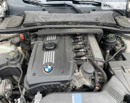 Белый БМВ 3 Серия, объемом двигателя 3 л и пробегом 345 тыс. км за 11888 $, фото 9 на Automoto.ua