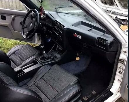 Белый БМВ 3 Серия, объемом двигателя 2 л и пробегом 355 тыс. км за 1700 $, фото 3 на Automoto.ua