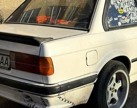 Белый БМВ 3 Серия, объемом двигателя 2 л и пробегом 355 тыс. км за 1700 $, фото 2 на Automoto.ua