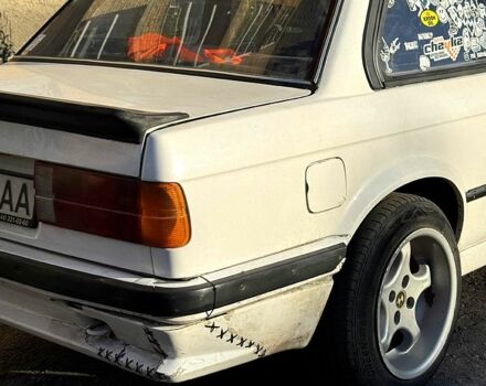 Белый БМВ 3 Серия, объемом двигателя 2 л и пробегом 355 тыс. км за 1700 $, фото 3 на Automoto.ua