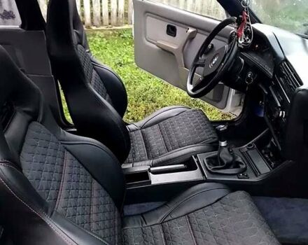 Белый БМВ 3 Серия, объемом двигателя 2 л и пробегом 355 тыс. км за 1700 $, фото 4 на Automoto.ua