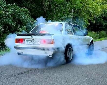 Белый БМВ 3 Серия, объемом двигателя 2 л и пробегом 355 тыс. км за 1700 $, фото 1 на Automoto.ua