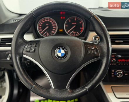 Белый БМВ 3 Серия, объемом двигателя 2 л и пробегом 180 тыс. км за 9500 $, фото 8 на Automoto.ua