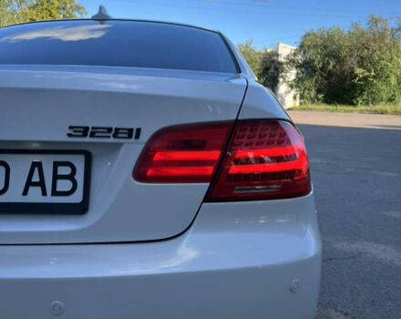 Белый БМВ 3 Серия, объемом двигателя 3 л и пробегом 208 тыс. км за 10800 $, фото 7 на Automoto.ua