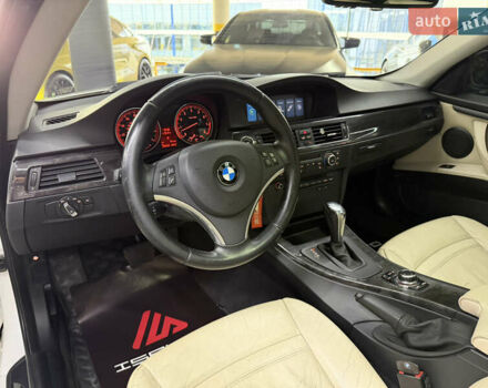 Білий БМВ 3 Серія, об'ємом двигуна 3 л та пробігом 108 тис. км за 10500 $, фото 19 на Automoto.ua