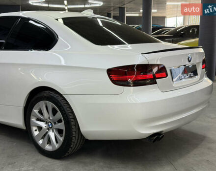 Білий БМВ 3 Серія, об'ємом двигуна 3 л та пробігом 108 тис. км за 10500 $, фото 12 на Automoto.ua