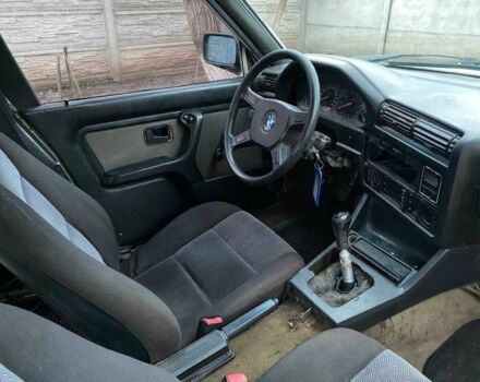 Белый БМВ 3 Серия, объемом двигателя 2.5 л и пробегом 340 тыс. км за 1400 $, фото 11 на Automoto.ua