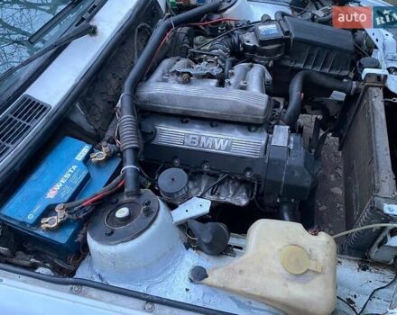 Белый БМВ 3 Серия, объемом двигателя 2.5 л и пробегом 300 тыс. км за 1400 $, фото 22 на Automoto.ua