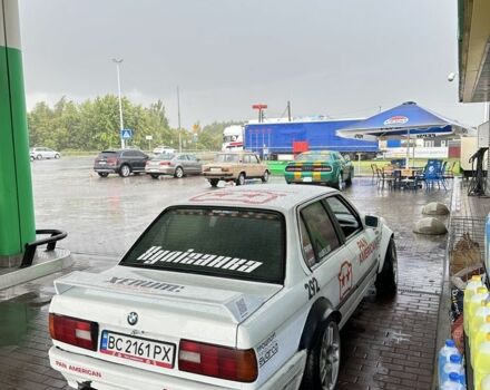 Білий БМВ 3 Серія, об'ємом двигуна 2 л та пробігом 999 тис. км за 5500 $, фото 4 на Automoto.ua