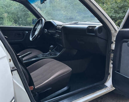 Білий БМВ 3 Серія, об'ємом двигуна 1.8 л та пробігом 500 тис. км за 1950 $, фото 7 на Automoto.ua