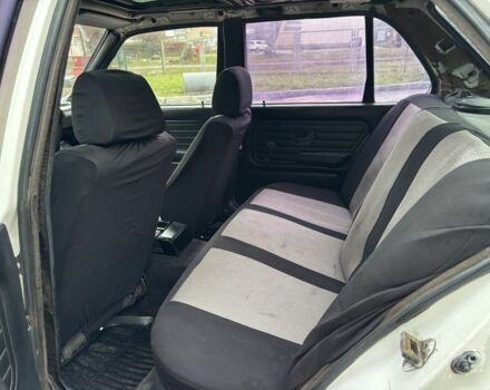 Белый БМВ 3 Серия, объемом двигателя 2.4 л и пробегом 300 тыс. км за 1250 $, фото 16 на Automoto.ua