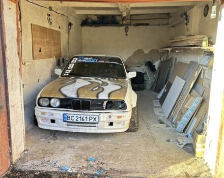 Білий БМВ 3 Серія, об'ємом двигуна 2 л та пробігом 999 тис. км за 5500 $, фото 1 на Automoto.ua