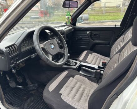 Белый БМВ 3 Серия, объемом двигателя 2.4 л и пробегом 300 тыс. км за 1250 $, фото 13 на Automoto.ua