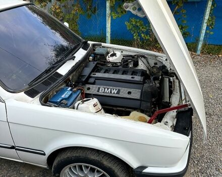 Белый БМВ 3 Серия, объемом двигателя 1.8 л и пробегом 200 тыс. км за 2500 $, фото 5 на Automoto.ua