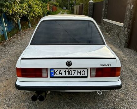 Белый БМВ 3 Серия, объемом двигателя 1.8 л и пробегом 200 тыс. км за 2500 $, фото 3 на Automoto.ua