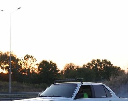 Белый БМВ 3 Серия, объемом двигателя 2.8 л и пробегом 350 тыс. км за 1700 $, фото 3 на Automoto.ua