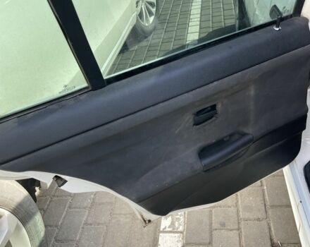 Белый БМВ 3 Серия, объемом двигателя 1.8 л и пробегом 200 тыс. км за 2700 $, фото 6 на Automoto.ua