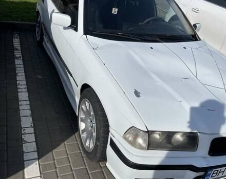 Белый БМВ 3 Серия, объемом двигателя 1.8 л и пробегом 200 тыс. км за 2700 $, фото 1 на Automoto.ua