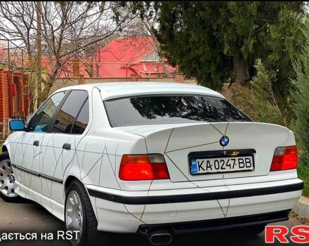 Белый БМВ 3 Серия, объемом двигателя 18 л и пробегом 350 тыс. км за 2580 $, фото 1 на Automoto.ua