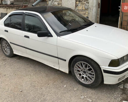 Белый БМВ 3 Серия, объемом двигателя 1.8 л и пробегом 300 тыс. км за 3000 $, фото 6 на Automoto.ua