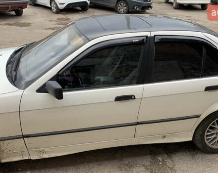 Белый БМВ 3 Серия, объемом двигателя 1.8 л и пробегом 300 тыс. км за 3000 $, фото 5 на Automoto.ua