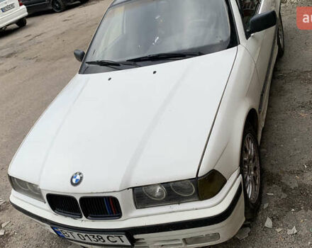 Белый БМВ 3 Серия, объемом двигателя 1.8 л и пробегом 300 тыс. км за 3000 $, фото 4 на Automoto.ua