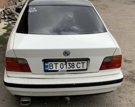 Белый БМВ 3 Серия, объемом двигателя 1.8 л и пробегом 300 тыс. км за 3000 $, фото 1 на Automoto.ua