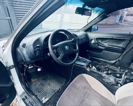 Белый БМВ 3 Серия, объемом двигателя 1.6 л и пробегом 160 тыс. км за 450 $, фото 7 на Automoto.ua