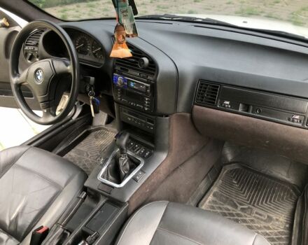 Білий БМВ 3 Серія, об'ємом двигуна 2 л та пробігом 345 тис. км за 1600 $, фото 7 на Automoto.ua