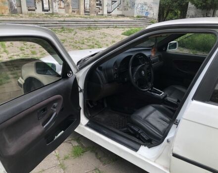 Білий БМВ 3 Серія, об'ємом двигуна 2 л та пробігом 345 тис. км за 1600 $, фото 6 на Automoto.ua