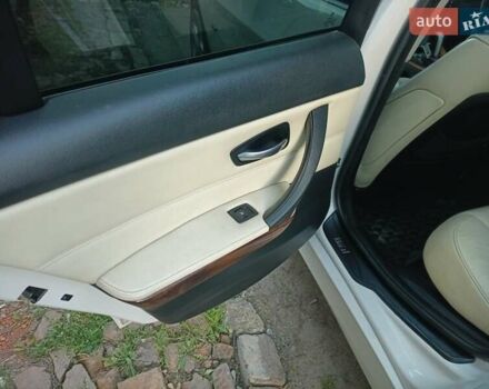 Белый БМВ 3 Серия, объемом двигателя 3 л и пробегом 295 тыс. км за 9700 $, фото 9 на Automoto.ua