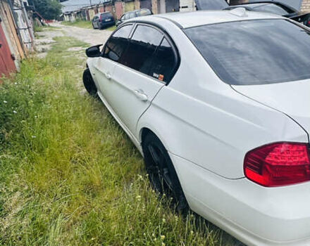 Белый БМВ 3 Серия, объемом двигателя 3 л и пробегом 235 тыс. км за 10800 $, фото 4 на Automoto.ua