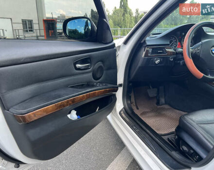 Белый БМВ 3 Серия, объемом двигателя 3 л и пробегом 237 тыс. км за 9999 $, фото 19 на Automoto.ua