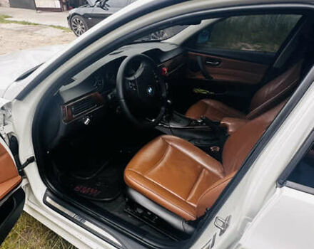 Белый БМВ 3 Серия, объемом двигателя 3 л и пробегом 235 тыс. км за 10800 $, фото 6 на Automoto.ua