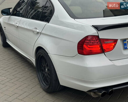 Белый БМВ 3 Серия, объемом двигателя 3 л и пробегом 276 тыс. км за 9450 $, фото 4 на Automoto.ua