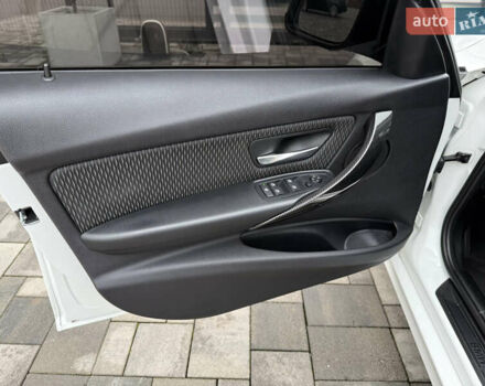 Белый БМВ 3 Серия, объемом двигателя 2 л и пробегом 25 тыс. км за 17000 $, фото 9 на Automoto.ua