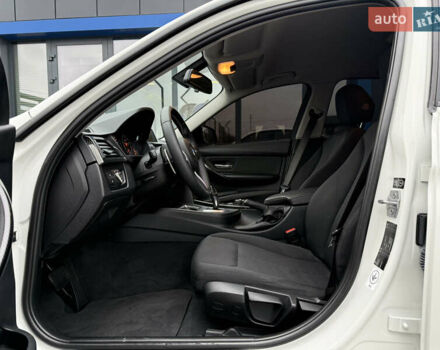 Белый БМВ 3 Серия, объемом двигателя 2 л и пробегом 25 тыс. км за 17000 $, фото 10 на Automoto.ua