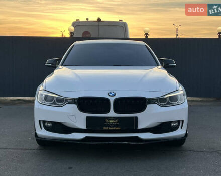 Белый БМВ 3 Серия, объемом двигателя 2 л и пробегом 217 тыс. км за 12800 $, фото 1 на Automoto.ua