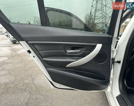 Білий БМВ 3 Серія, об'ємом двигуна 2 л та пробігом 212 тис. км за 13900 $, фото 16 на Automoto.ua