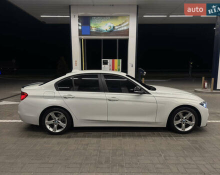 БМВ 3 Серия 2013 в Днепре (Днепропетровске) на Automoto.ua Белый БМВ 3 Серия, объемом двигателя 2 л и пробегом 210 тыс. км за 13000 $, фото 2 на Automoto.ua