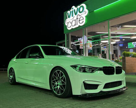 Белый БМВ 3 Серия, объемом двигателя 2 л и пробегом 222 тыс. км за 15000 $, фото 13 на Automoto.ua