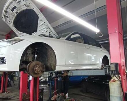 Білий БМВ 3 Серія, об'ємом двигуна 2 л та пробігом 189 тис. км за 15500 $, фото 68 на Automoto.ua