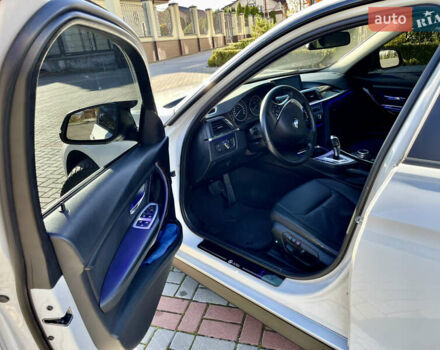 Білий БМВ 3 Серія, об'ємом двигуна 2 л та пробігом 210 тис. км за 15500 $, фото 11 на Automoto.ua