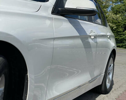 Белый БМВ 3 Серия, объемом двигателя 2 л и пробегом 180 тыс. км за 12000 $, фото 7 на Automoto.ua