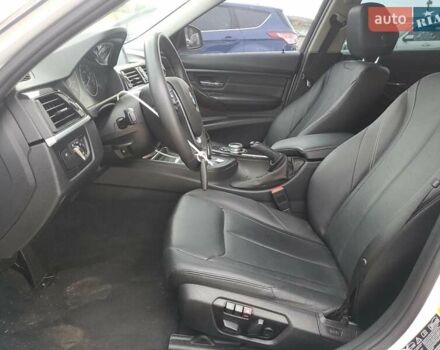 БМВ 3 Серия 2014 в Ивано-Франковске на Automoto.ua Белый БМВ 3 Серия, объемом двигателя 3 л и пробегом 112 тыс. км за 3900 $, фото 6 на Automoto.ua