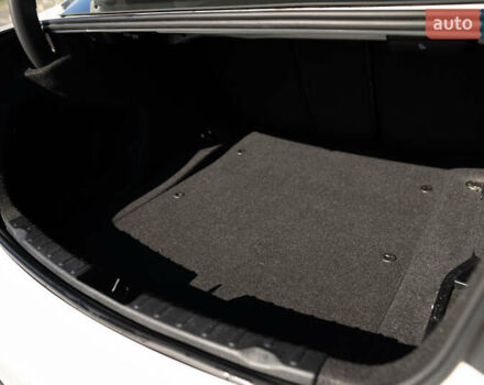 Білий БМВ 3 Серія, об'ємом двигуна 2 л та пробігом 207 тис. км за 14000 $, фото 9 на Automoto.ua