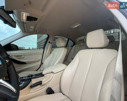 БМВ 3 Серия 2015 в Умани на Automoto.ua Белый БМВ 3 Серия, объемом двигателя 2 л и пробегом 155 тыс. км за 12950 $, фото 16 на Automoto.ua