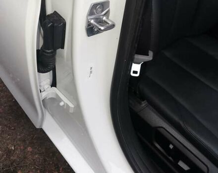 Білий БМВ 3 Серія, об'ємом двигуна 2 л та пробігом 141 тис. км за 13700 $, фото 13 на Automoto.ua